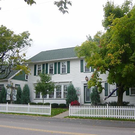 Grapevine House Hotel Winesburg Exterior photo